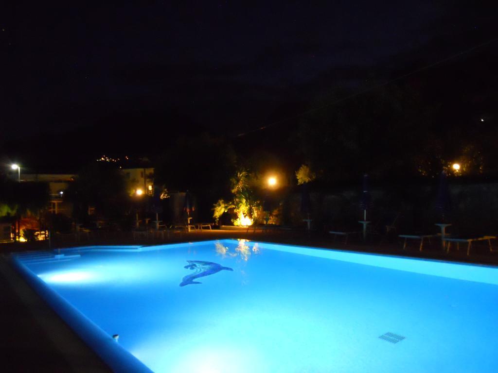 Hotel Villa Claudia Torbole Sul Garda Exterior photo